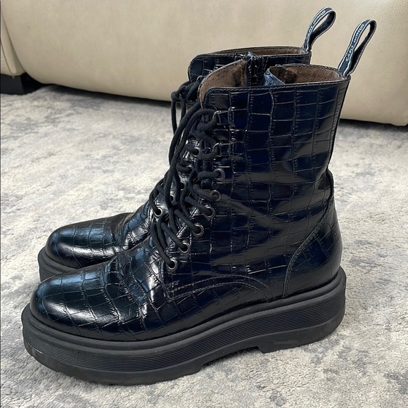 Nero Giardini Cocco Mock Croc Combat Booties Black Embossed Leather Sz 40 - Picture 3 of 13